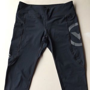 Virus black Compression Crop